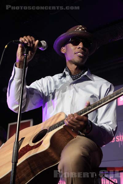 RAPHAEL SAADIQ - 2009-07-08 - PARIS - Studio SFR - 